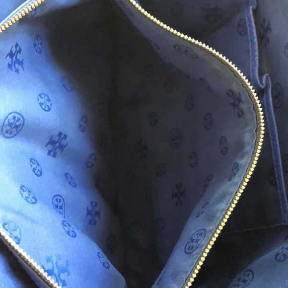 Tory Burch Amanda Tote - Picture 10 of 16